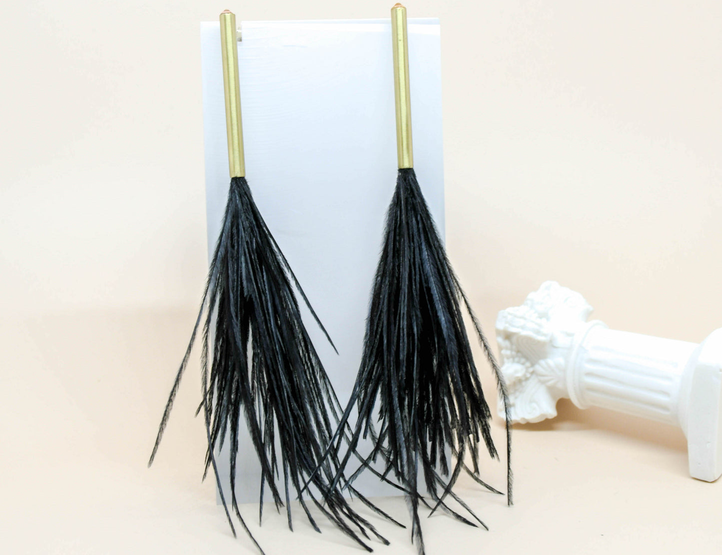 Katerina Vassou - Boucles d'oreilles plume noire