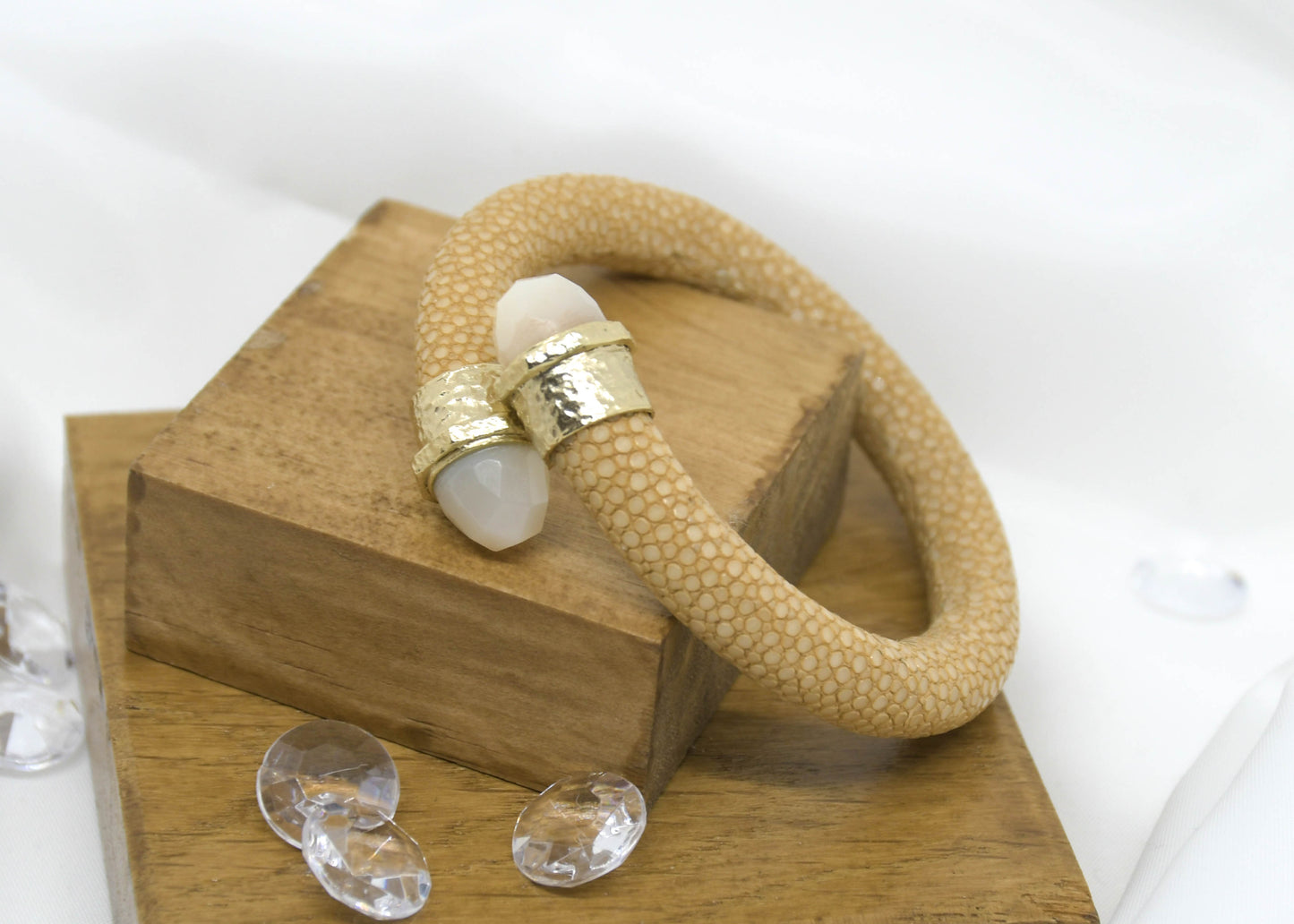 Barong Barong - Bracelet beige spirale