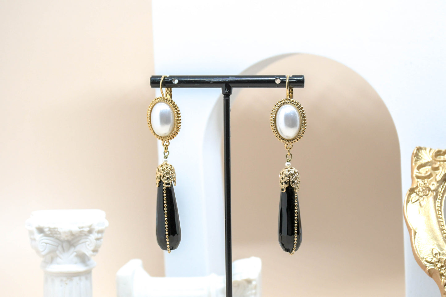 Satellite - Boucles d'oreilles perle noire et blanche